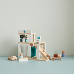 Kids Concept Spielzeug Krankenhaus Aiden 07