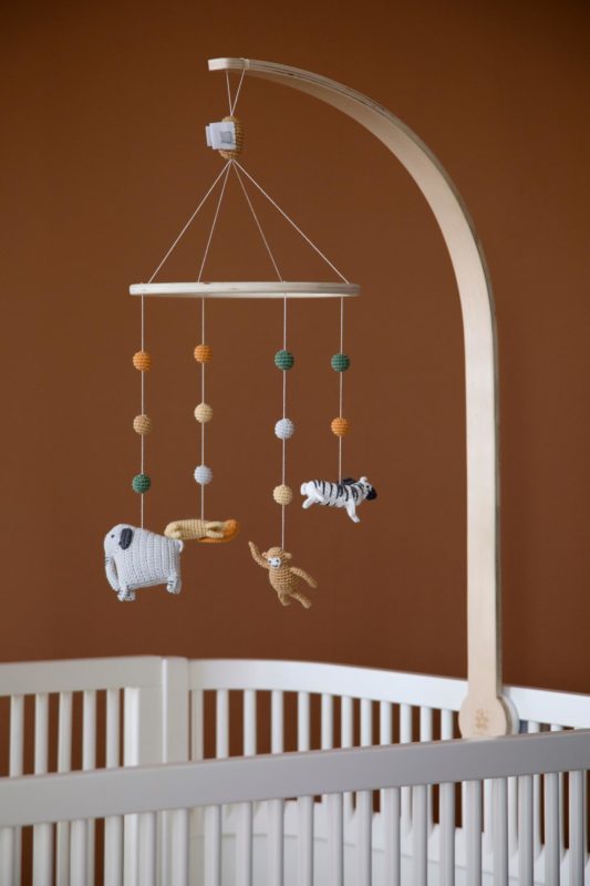 DELISTED Sebra Mobile-Halter aus Holz, Wooden Edition – Bild 2