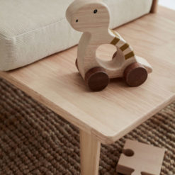 Kids Concept Schiebefigur Dino natur Neo auf Tisch