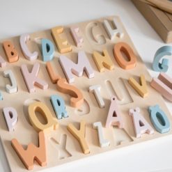 Sebra ABC-Puzzle aus Holz „Cotton Candy Pink“ Mood