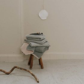 koeka Kinderdecke Oslo „shadow green : soft sand“ 100x150cm Mood
