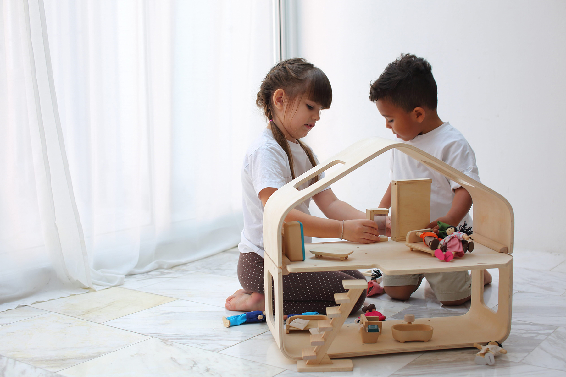 PlanToys Puppenhaus, modern – Bild 2