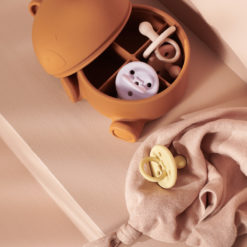 Liewood Murphy Schmuckbox mit Deckel „Mr. Bear mustard“, Silikon 04