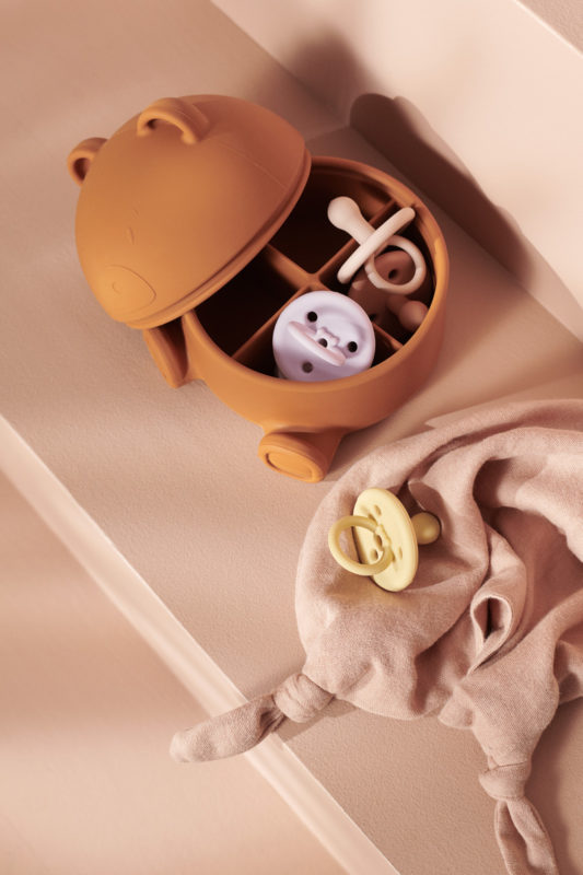 Liewood Murphy Schmuckbox mit Deckel „Mr. Bear mustard“, Silikon 04