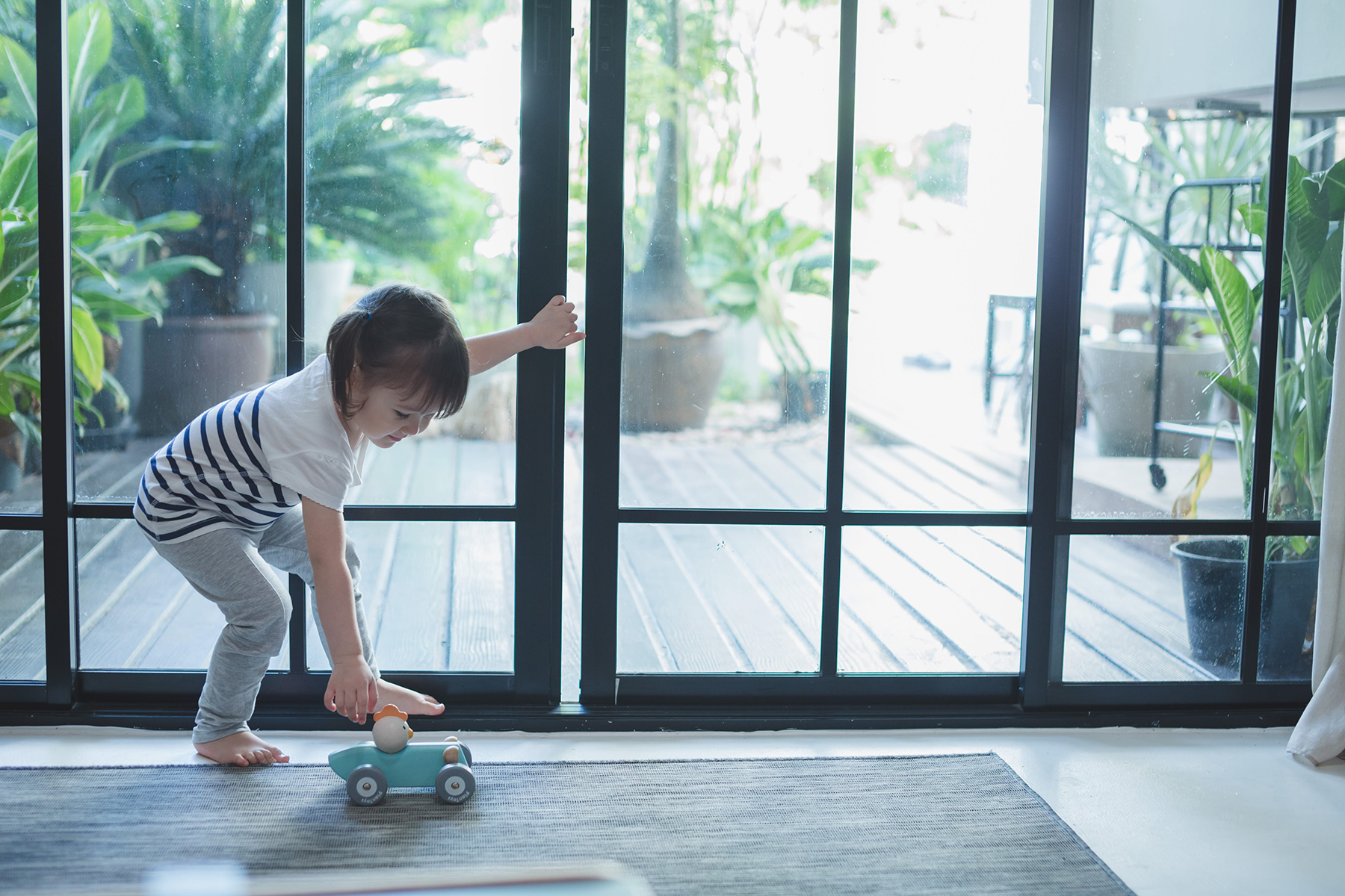 PlanToys Holzauto, Rennwagen mit Huhn 05