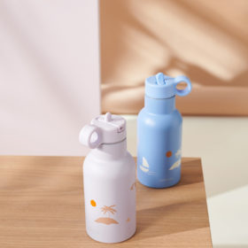 Liewood Anker Trinkflasche „Seaside sky blue“ Mood