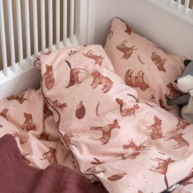 Sebra Junior Bettwäsche Nightfall „dreamy rose“ – 135x100cm : 60x40cm im Bett