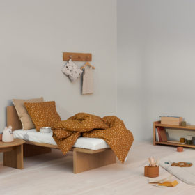 Liewood Baby-Bettwäsche Carmen „Graphic stroke : golden caramel“ 04