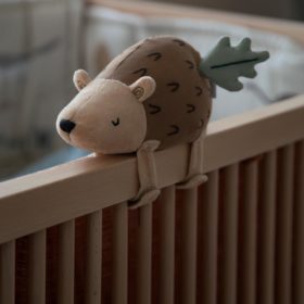 Sebra Spieluhr „Twinkle der Igel“ mit Brahms Wiegenlied, 20x11cm Mood