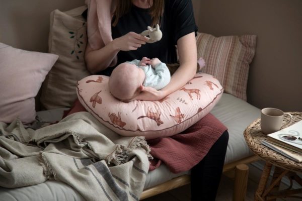 Sebra Stillkissen Nightfall „dreamy rose“ mit Baby