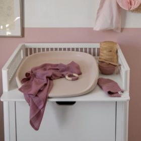 Sebra Waschlappen „blossom pink“ auf Wickelkommode