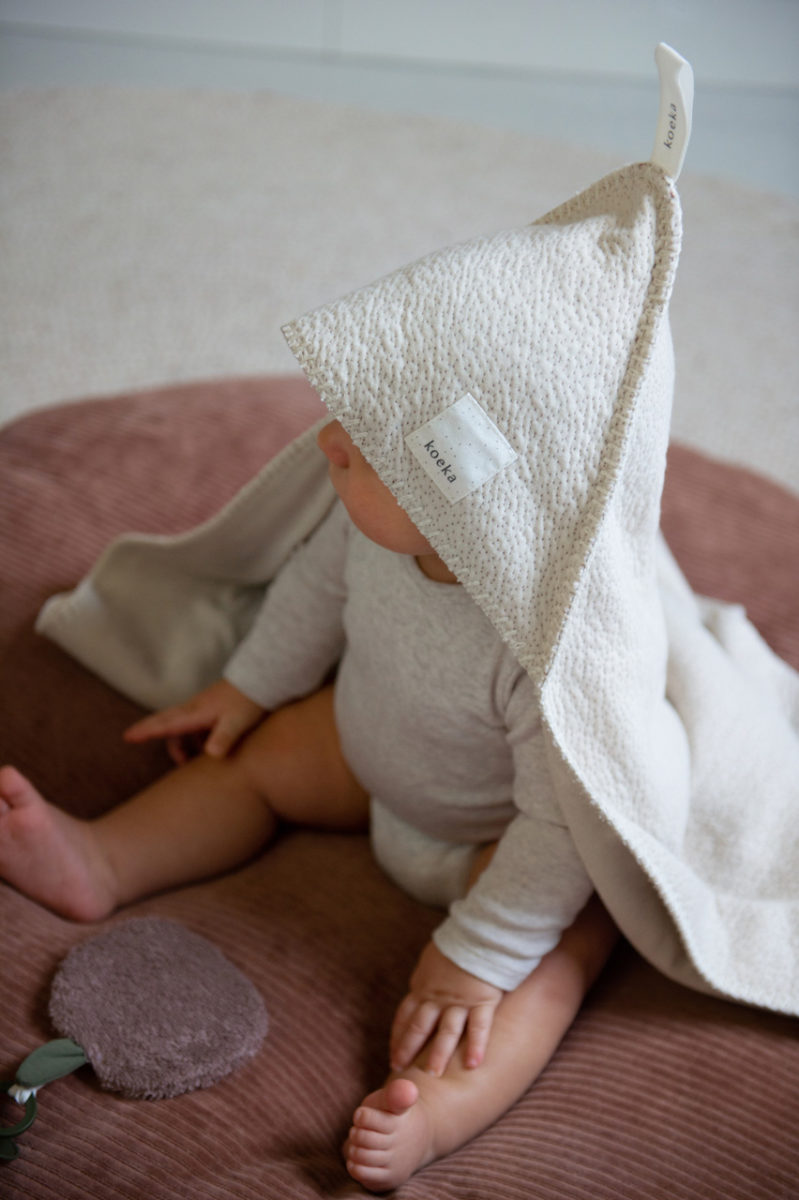 koeka Kapuzenhandtuch / Wickeltuch Riga, warm white, 100x100cm – Bild 5