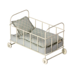 Maileg Kinderbett, Mikro, blau, 10x16cm 02