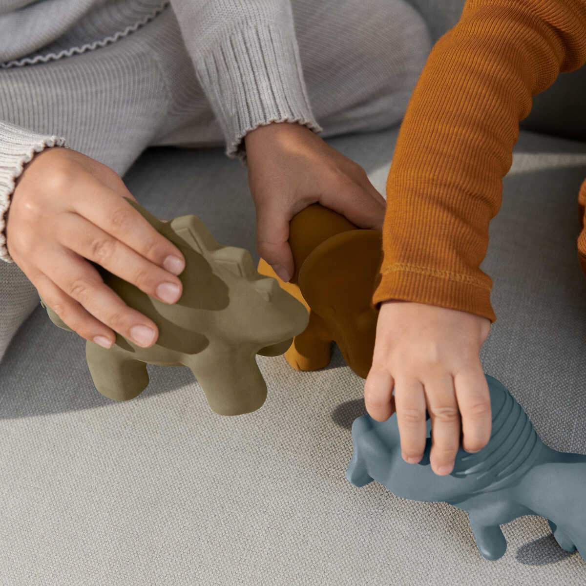 DELISTED Liewood David Silikon Spielzeug „Dino multi mix“, Badespielzeug, 3er-Set – Bild 6