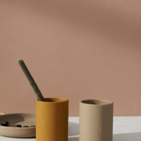 Liewood Ethan Becher „Golden caramel oat mix“ aus Silikon 03