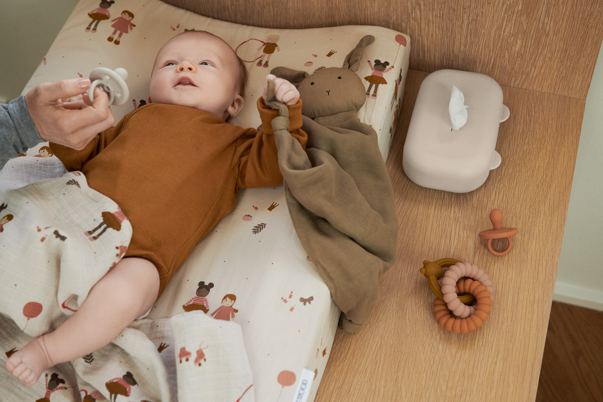 Liewood Wickelunterlage Fritz „Doll sandy mix“ 02
