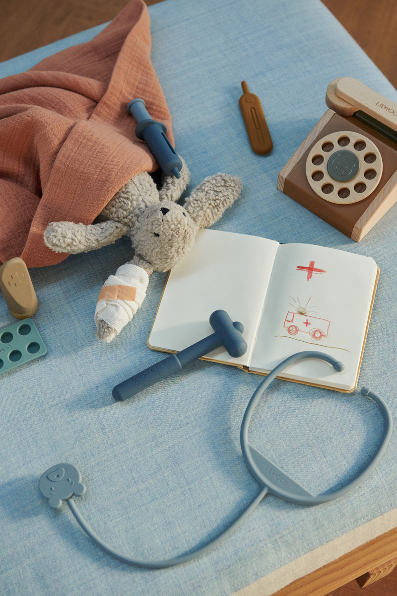 Liewood Lennart Arzt-Set „Blue multi mix“, Silikon, 7-teilig 03