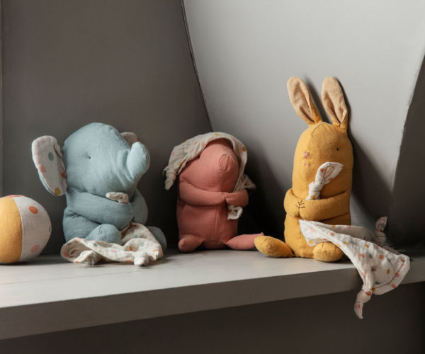 Maileg Kuschelfreunde Hase, Kuscheltuch mit Spieluhr, Wiegenlied – Bild 4