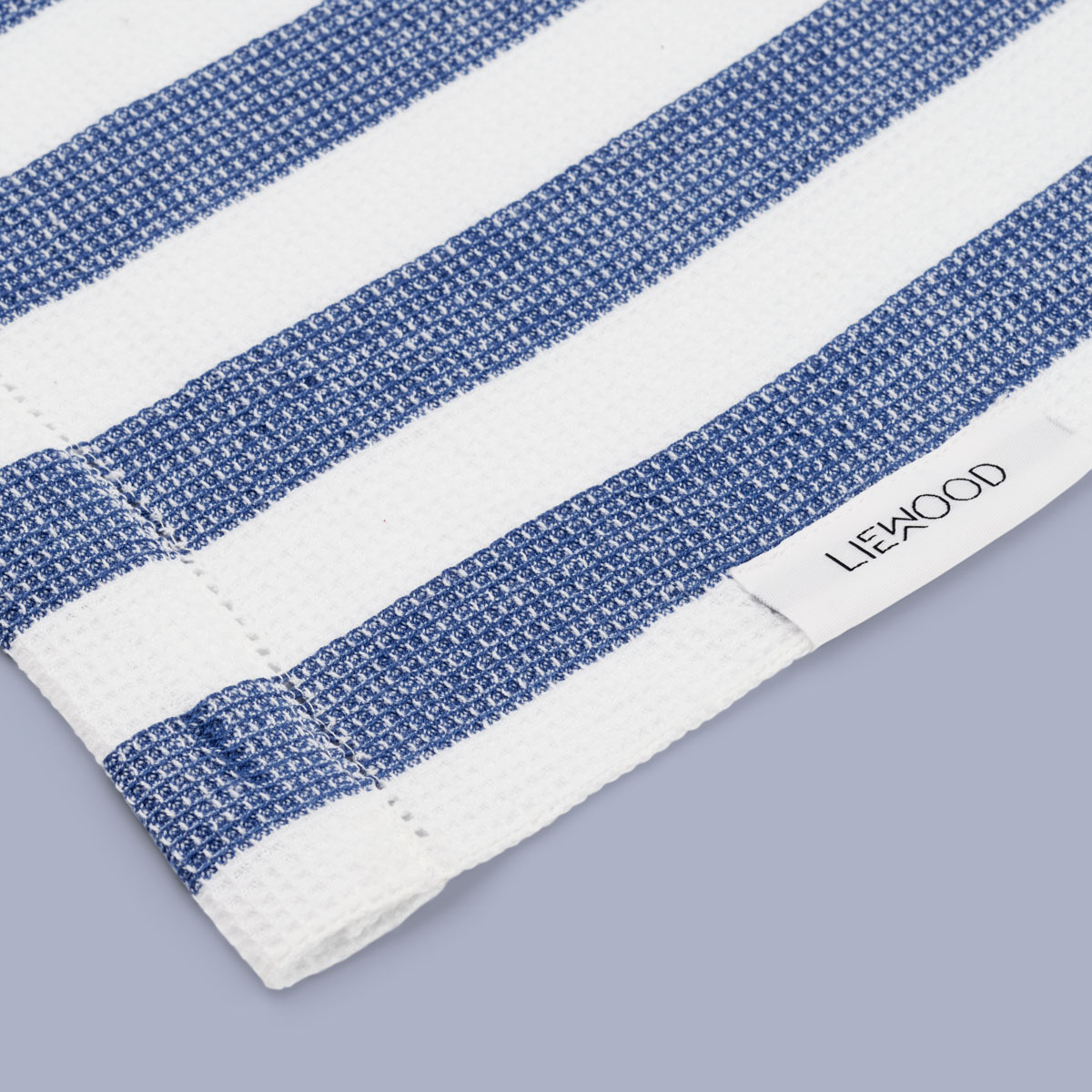 DELISTED Liewood Macy Strandtuch „Surf blue / White“, 100x160cm – Bild 2