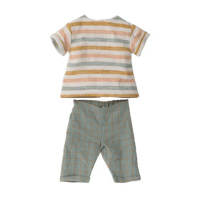 Maileg Hase mit Shorts und T-Shirt, Gr. 4 - 63cm 02