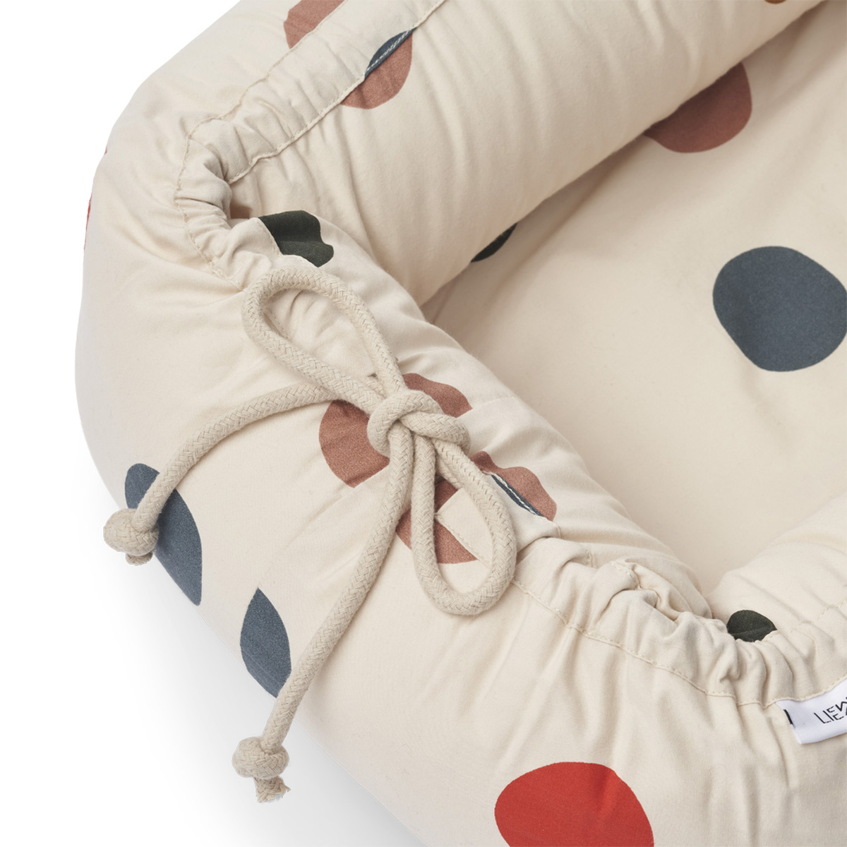 DELISTED Liewood Gro Babylift / Babynest „Multi mega dots / Sea shell mix“, Bio-Baumwolle – Bild 3
