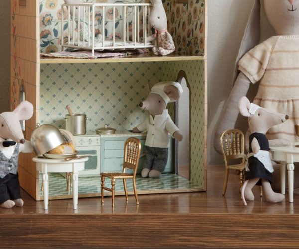 Maileg goldfarbener Mäusestuhl für das Puppenhaus, H8,5cm – Bild 2