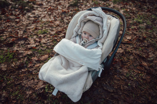 koeka Fußsack Malmo Teddy „soft earth“ für 3/5-Punktgurt – Bild 5