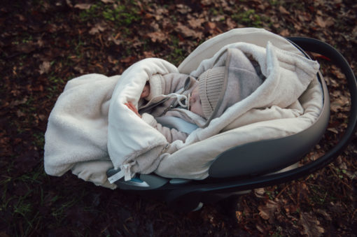 koeka Fußsack Malmo Teddy „soft earth“ für 3/5-Punktgurt – Bild 6