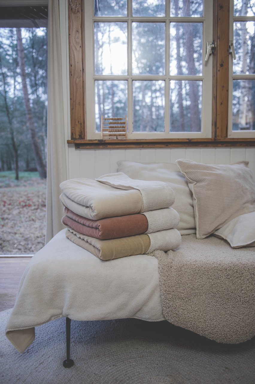 koeka Bettdecke Oddi Plüsch „warm white“, 140x200cm – Bild 4