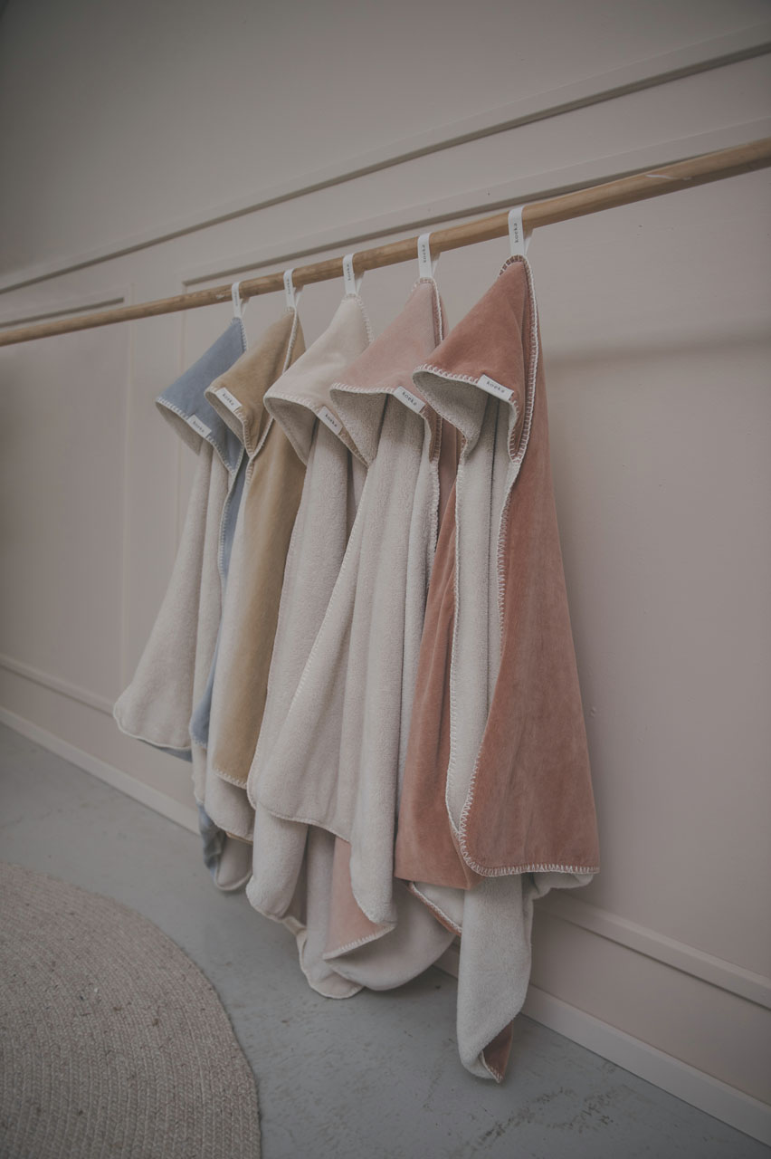 koeka Kapuzenhandtuch Oddi Plüsch „grain“ 100x100cm – Bild 6