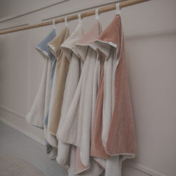 koeka Kapuzenhandtuch Oddi Plüsch „rosa salt“ 100x100cm – Bild 6