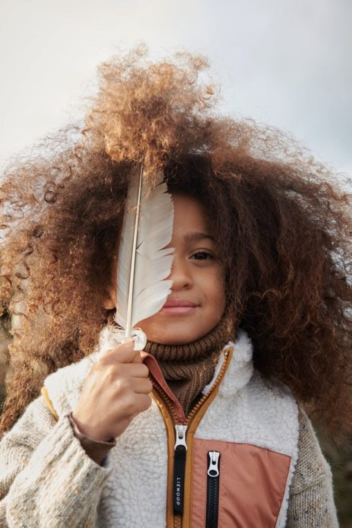 Liewood Vada Sherpa Weste für Kinder „Khaki black mix“, Gr. 116 – Bild 5