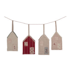 Maileg Adventskalender „Weihnachtsstraße“, L85cm 01