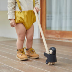PlanToys Schiebestab „Klettergorilla“ aus Holz – Bild 4