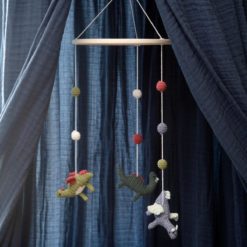 Sebra Häkel-Babymobile „Dragon Tales“, 57x22cm – Bild 2