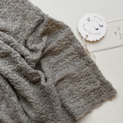DELISTED Konges Sløjd Babydecke „Grey Melange“, Merinowolle, 100x70cm – Bild 3
