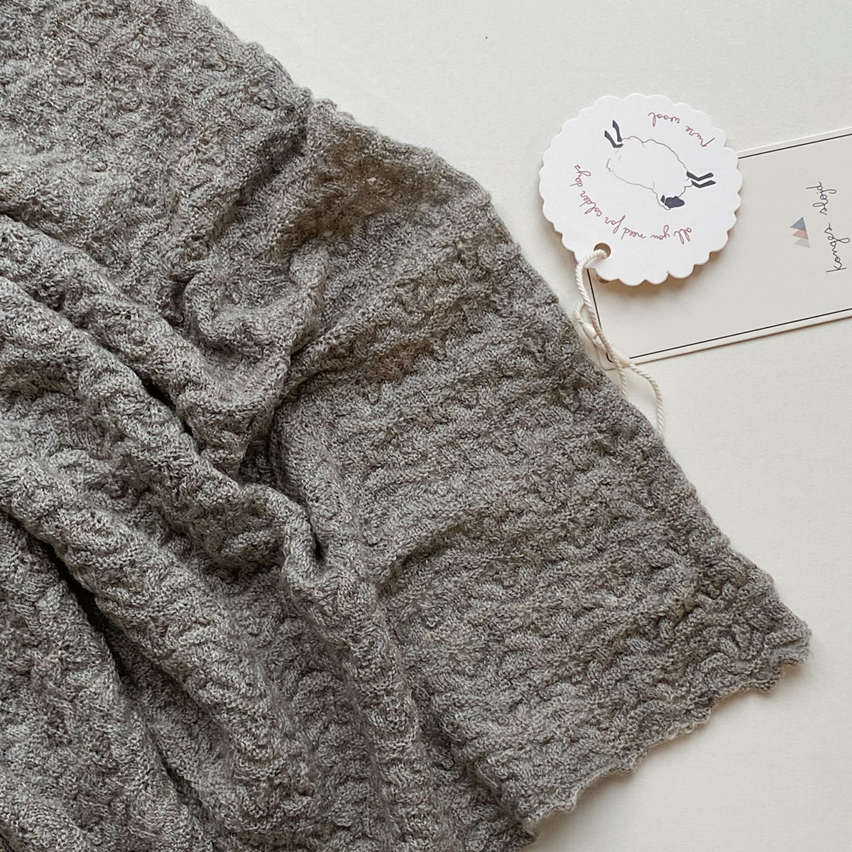 DELISTED Konges Sløjd Babydecke „Grey Melange“, Merinowolle, 100x70cm – Bild 3