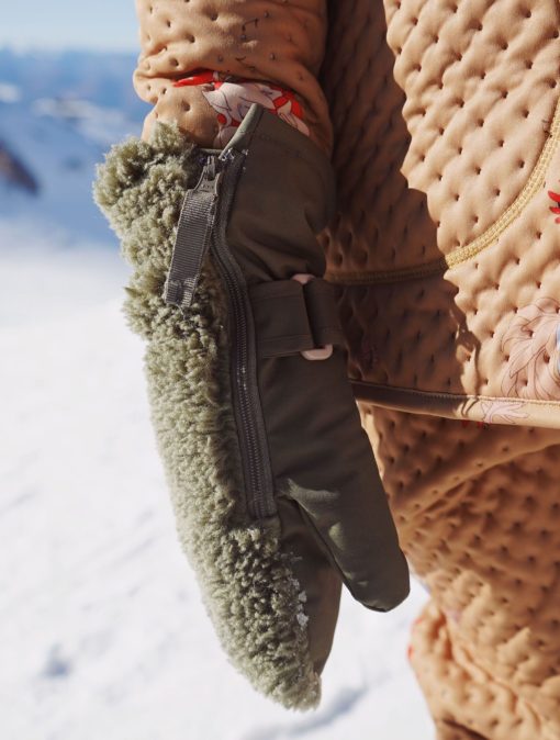 DELISTED Konges Sløjd Teddy Handschuhe „Tobbaco Brown“ – Bild 5