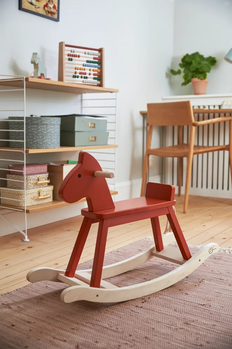 Kids Concept Schaukelpferd Carl Larsson „orange-rot“, FSC® – Bild 8