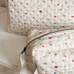 Konges Sløjd KS4757 - BIG QUILTED TOILETRY BAG - MULTI HEARTS