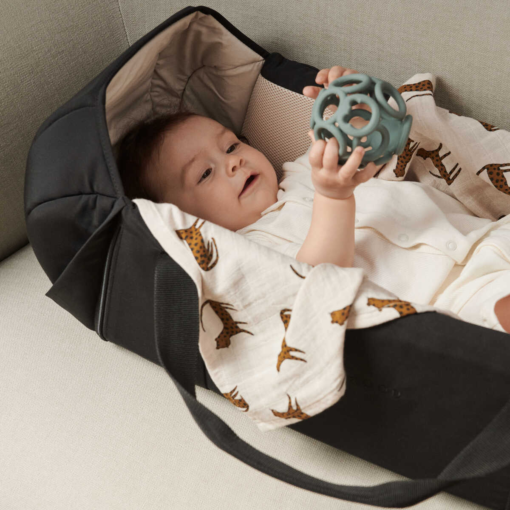 Liewood Amber Babylift / Babynest „Black“, 63x27cm – Bild 9