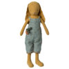 Maileg Hase mit Overall „dusty yellow“, Gr. 3 - 40cm