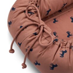 Liewood Gro Babylift / Babynest „Horses / Dark rosetta“, Bio-Baumwolle