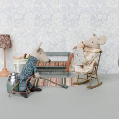 Maileg Puppenhaus Miniatur Staubsauger Mood 1