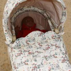 DELISTED Konges Sløjd Puppenwagen „Mizumi“ – Bild 6