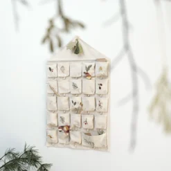 Fabelab Weihnachtskalender mit Stickerei „Yule Greens embroidery / Natural“, 80x50cm