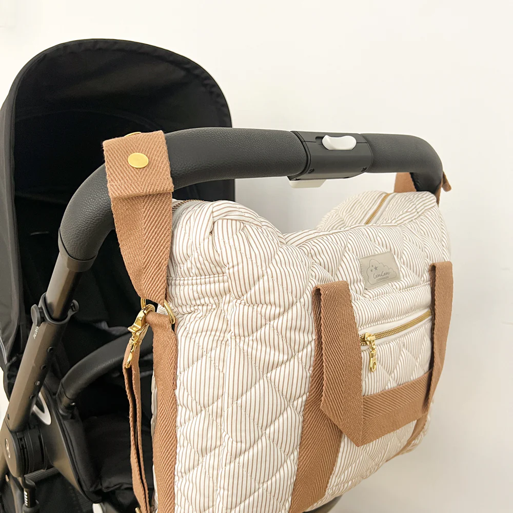 Cam Cam Wickeltasche „Classic Stripes Camel“, inkl. Wickeltaschenaufhänger, OCS, 39x31x13cm – Bild 3