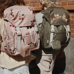 DELISTED Konges Sløjd Schulrucksack Clover „Ma Grande Cerise Mahogany“ – Bild 7