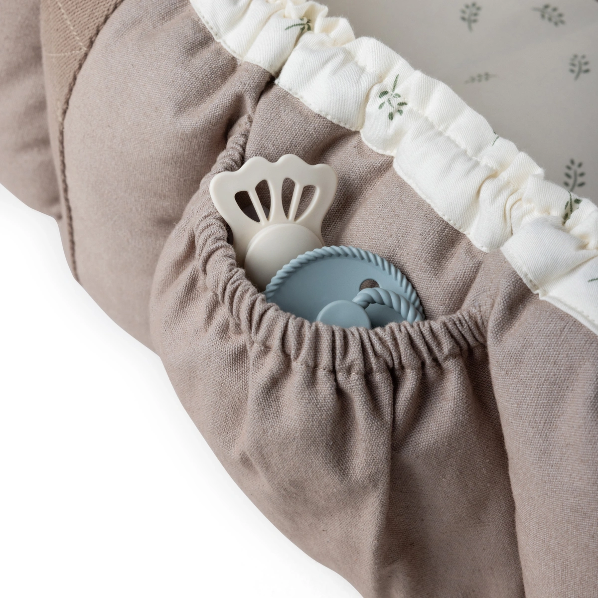 Sebra 3-in-1 Baby Nestchen „Sophora Leaves“, Bio-Kapokfüllung, L72cm
