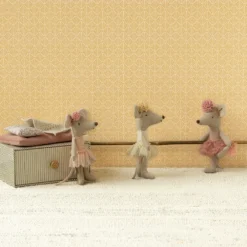 Maileg Kleine Schwester Tanzmaus im Tagesbett